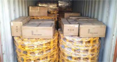 Customers export a container for excavator and bulldozer parts